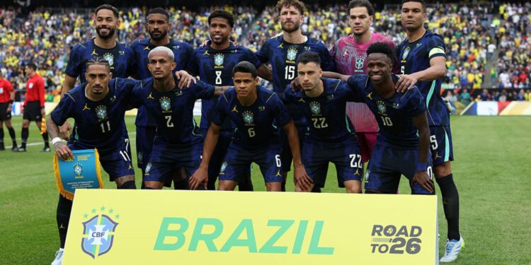 Raphinha e Wesley foram titulares na derrota da Seleção Brasileira diante da França