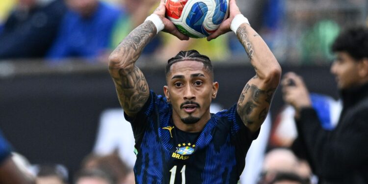 Lesão de Raphinha na Seleção obrigará a Fifa a desembolsar valores diários ao Barcelona