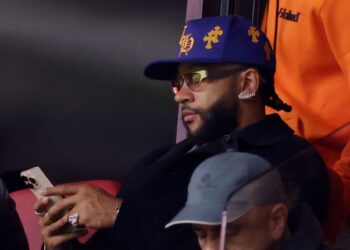 Memphis Depay ficou fora dos amistosos da Holanda após sofrer lesão muscular na coxa