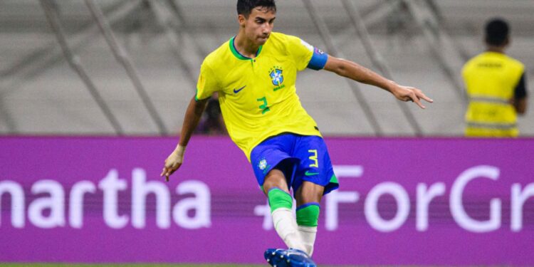 Vitor Reis defendeu a Seleção Brasileira no sub-20 e no sub-17