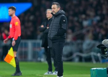 O italiano Roberto De Zerbi chega com a missão de livrar o Tottenham do rebaixamento