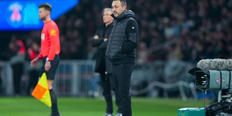 O italiano Roberto De Zerbi chega com a missão de livrar o Tottenham do rebaixamento