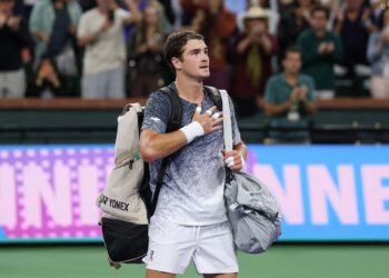 João Fonseca perde para Jannik Sinner após duelo equilibrado no Masters 1000 de Indian Wells