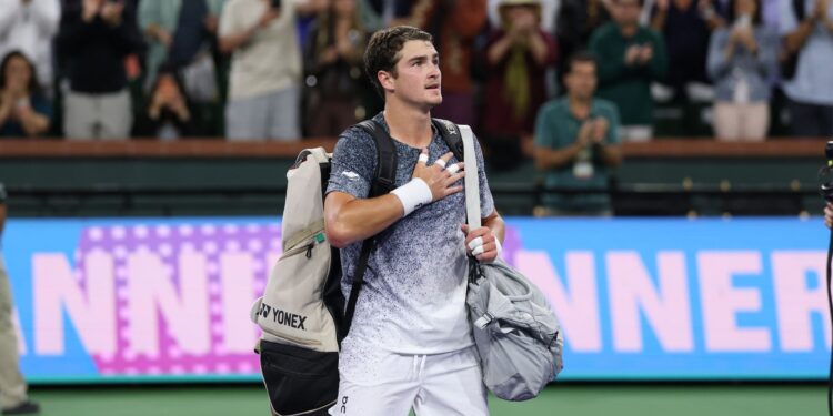 João Fonseca perde para Jannik Sinner após duelo equilibrado no Masters 1000 de Indian Wells