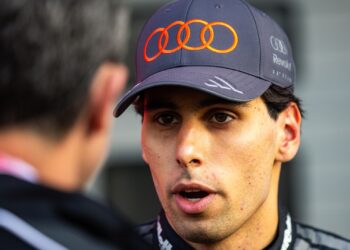 Gabriel Bortoleto lida com problemas técnicos no motor durante as atividades de sexta-feira em Xangai