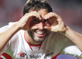 Calleri comemora liderança isolada do Tricolor no Brasileirão