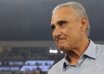 Tite deixa o comando da Raposa após empate frustrante contra o Vasco
