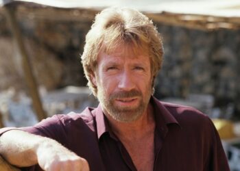 Chuck Norris foi hexacampeão mundial de karatê profissional