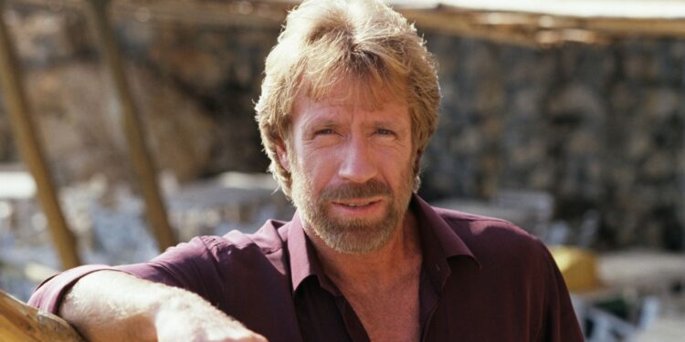 Chuck Norris foi hexacampeão mundial de karatê profissional