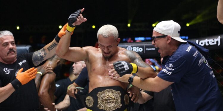 Ernane Pimenta é o novo campeão dos meio-médios do Jungle Fight - Foto: Hugo/Elevaty Esportes