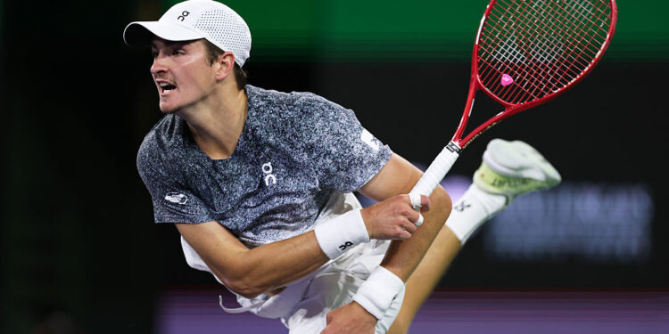 João Fonseca perdeu para Jannik Sinner nas oitavas de final de Indian Wells