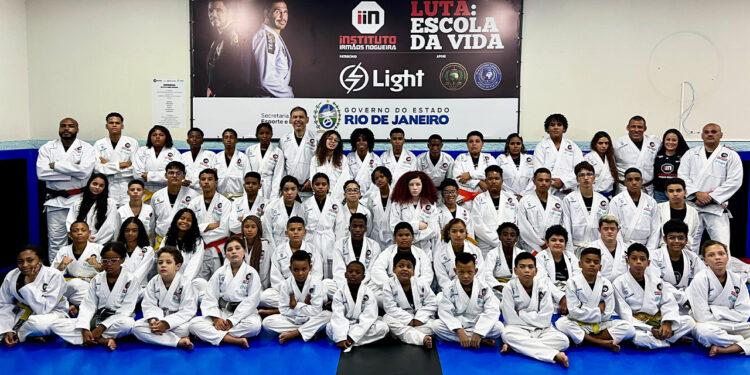 Alunos receberam novos kimonos - Foto: Divulgação