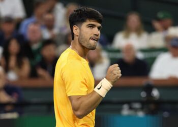 Alcaraz durante jogo em Indian Wells