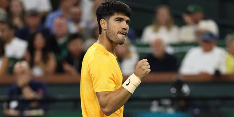 Alcaraz durante jogo em Indian Wells