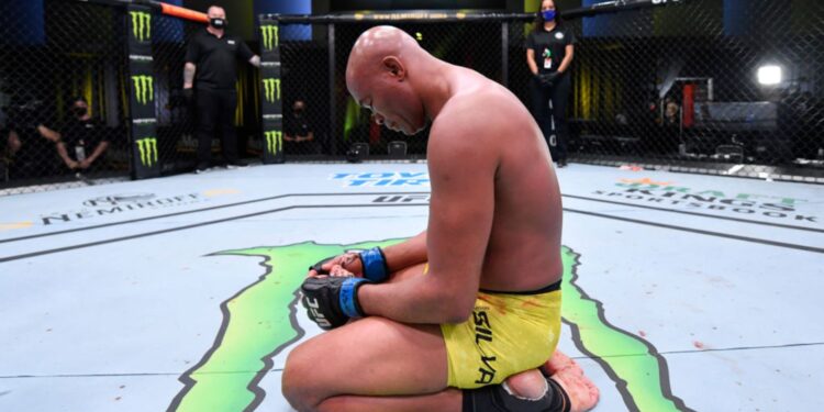 Anderson Silva em octógono