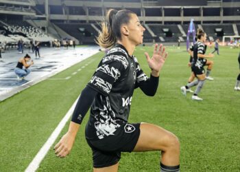 Arbitragem atrasa clássico carioca