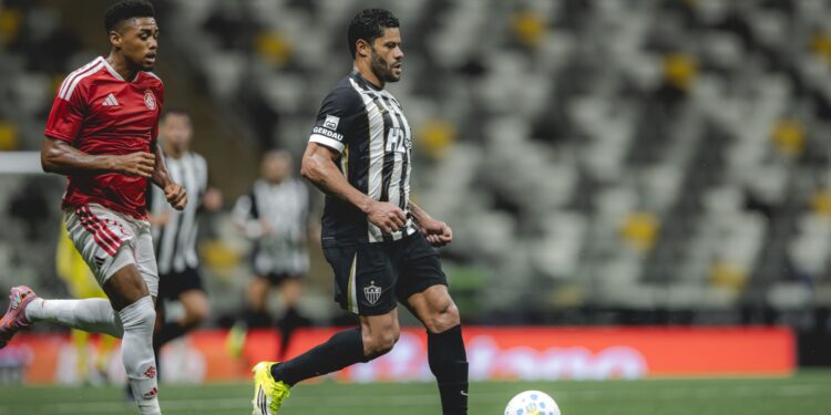 Lance do jogo entre Atlético-MG e Internacional