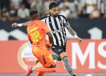 Lance do jogo entre Botafogo e Barcelona de Guayaquil