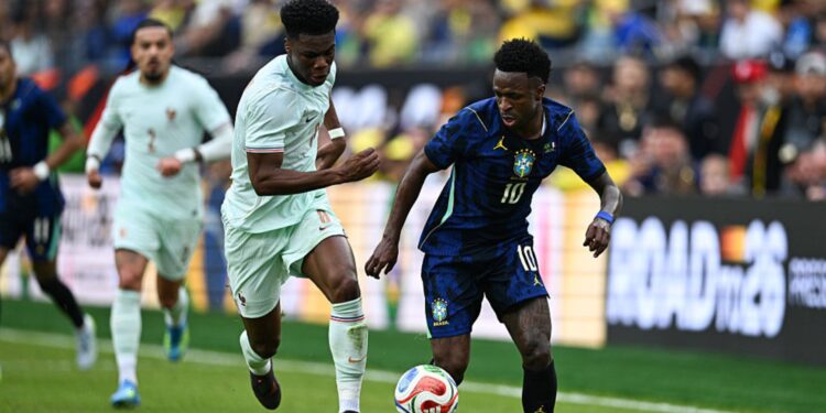 Lance do jogo entre Brasil e França