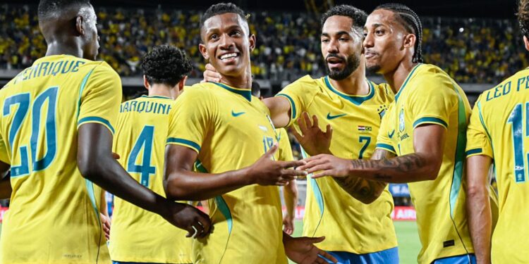 Jogadores do Brasil comemorando