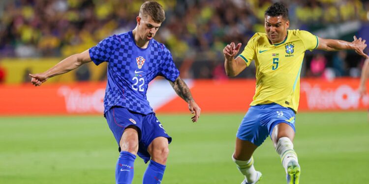 Casemiro em jogo contra a Croácia