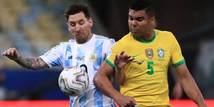 Casemiro em jogo contra Messi