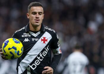 Coutinho durante jogo do Vasco da Gama