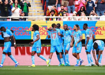 Jogadores de Congo comemorando