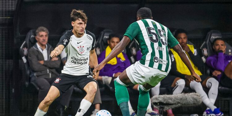 Lance do jogo entre Corinthians e Coritiba