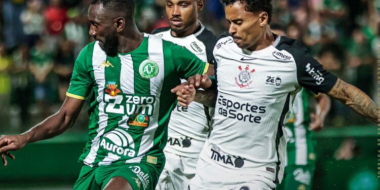 Lance do jogo entre Chapecoense e Corinthians