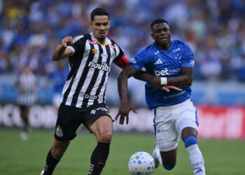 Cruzeiro e Santos em ação no Brasileirão