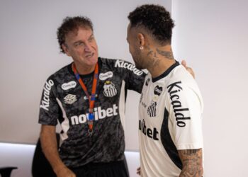 Cuca e Neymar no CT Rei Pelé