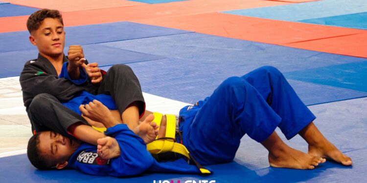 Promessa do jiu-jitsu brasileiro deu mais um show - Foto: Divulgação/Vallente