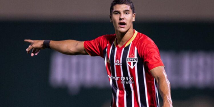 Nicolas durante jogo do São Paulo