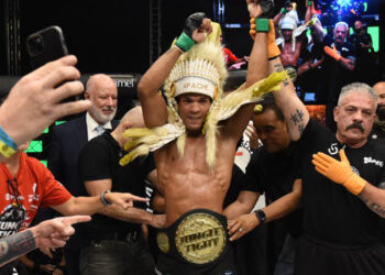 Emerson Apache conquistou o cinturão mundial do Jungle Fight - Foto: Carlos Ventura/Jungle Fight
