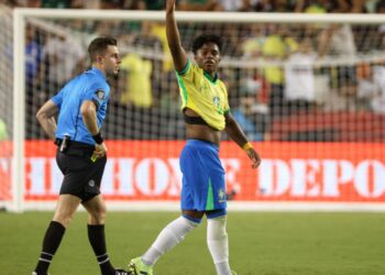 Endrick durante jogo da Seleção