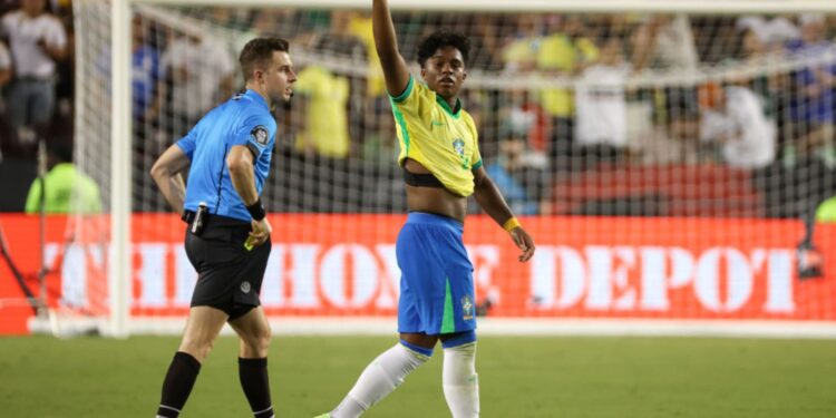 Endrick durante jogo da Seleção