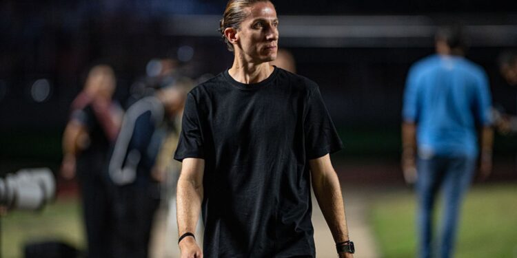Filipe Luís durante jogo do Flamengo