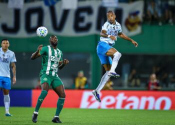 Lance do jogo entre Chapecoense e Grêmio