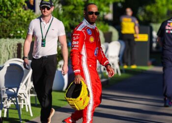 Lewis Hamilton em paddock na Austrália