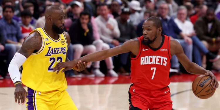 LeBron James e Kevin Durant em ação na NBA