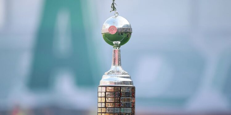 Foto da taça da Libertadores