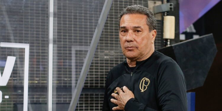 Vanderlei Luxemburgo já iniciou o tratamento na UTI do hospital