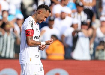 Neymar durante jogo do Santos