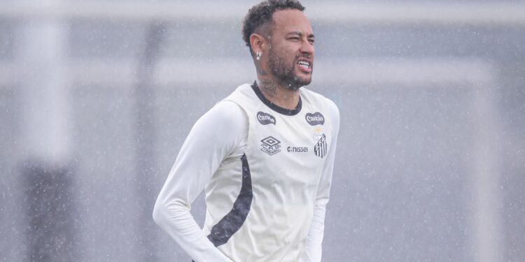 Neymar durante treino do Santos