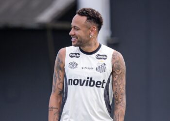 Neymar durante treino do Santos