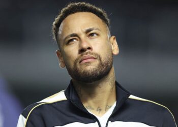 Neymar antes de jogo do Santos