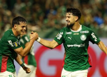 Flaco López e Sosa comemorando gol do Palmeiras