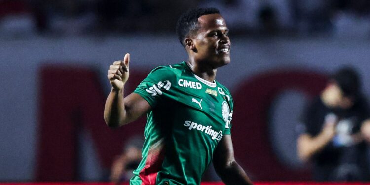 Jhon Arias brilhou em mais uma vitória do Palmeiras
