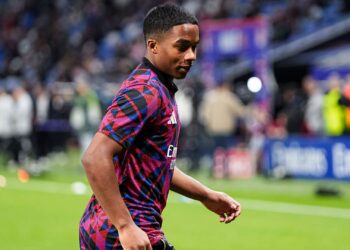Endrick antes de jogo contra o Paris FC
